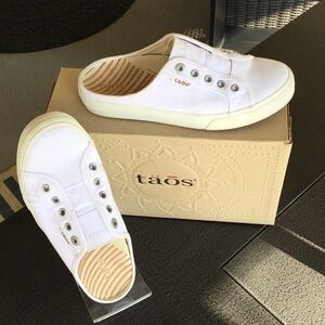 Taos Footwear women’s White Slip-On Sneakers in canvas